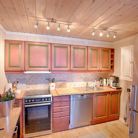 Cozy Ground-floor Unit With View Of Slettefjell *